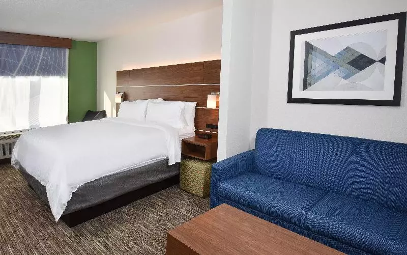 キングサイズベッドのスタンダードルーム, Holiday Inn Express Hotel & Suites Selma, An Ihg