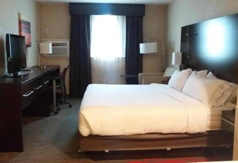 מיטת קינג בסוויטה, Holiday Inn Express Hotel & Suites Waterford, An Ihg