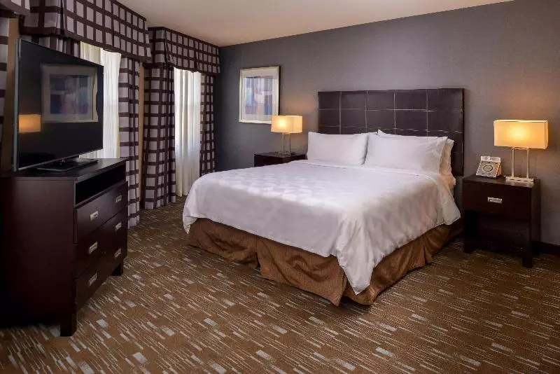 キングサイズベッドのエクゼクティブルーム, Holiday Inn Ontario Airport California, An Ihg