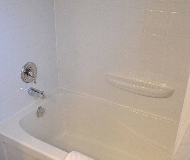 带2个卧室的套房, Knights Inn Merritt