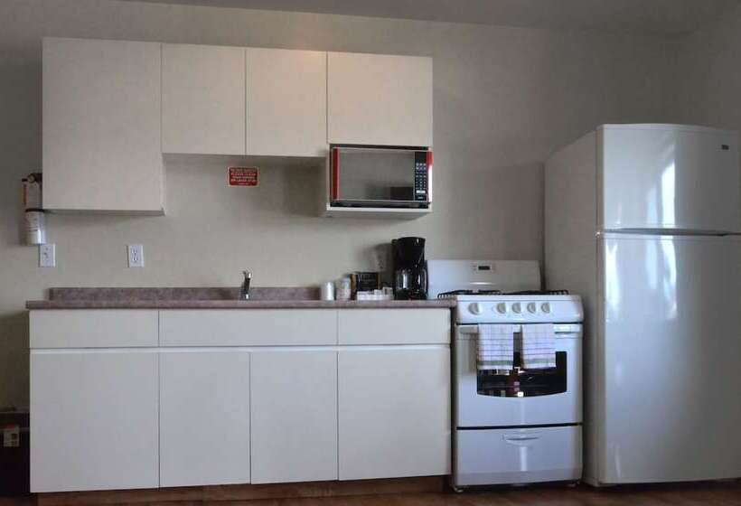 带2个卧室的套房, Knights Inn Merritt