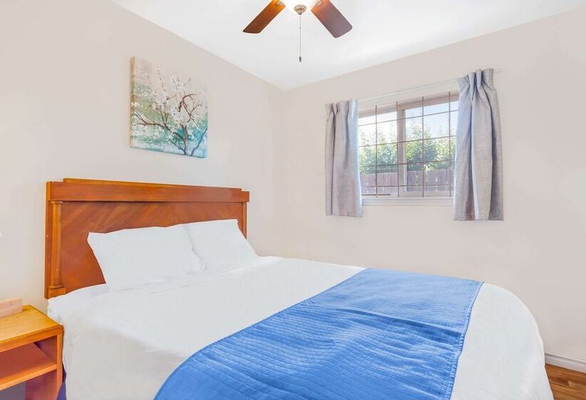 带2个卧室的套房, Knights Inn Merritt