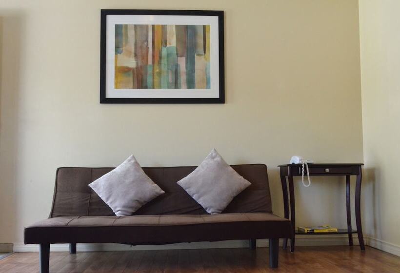 带2个卧室的套房, Knights Inn Merritt