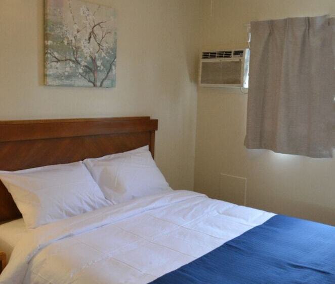 带2个卧室的套房, Knights Inn Merritt