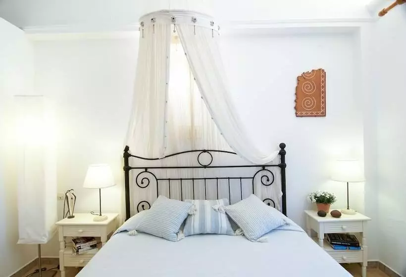 اتاق استاندارد سه نفره, Matina