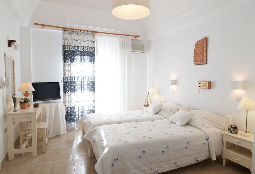 Номер Стандарт Трехместный, Matina