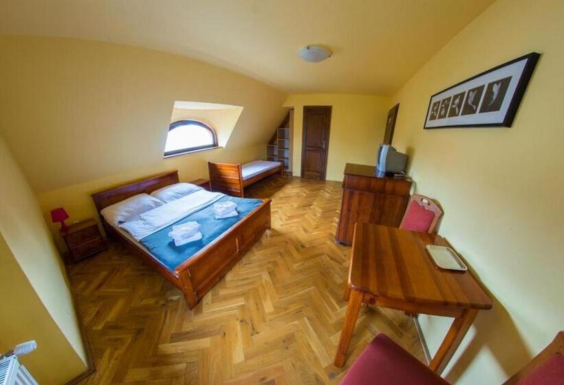 اتاق استاندارد سه نفره, Penzion Pivovar Volt