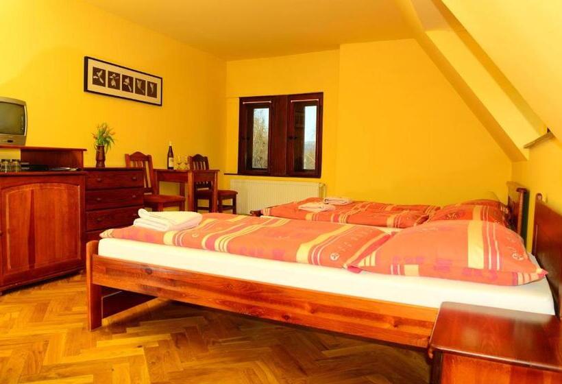 اتاق استاندارد سه نفره, Penzion Pivovar Volt