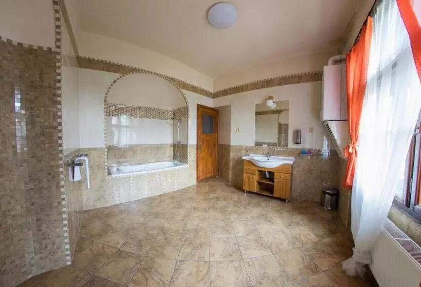 Comfort Kolmen Hengen Huone, Penzion Pivovar Volt