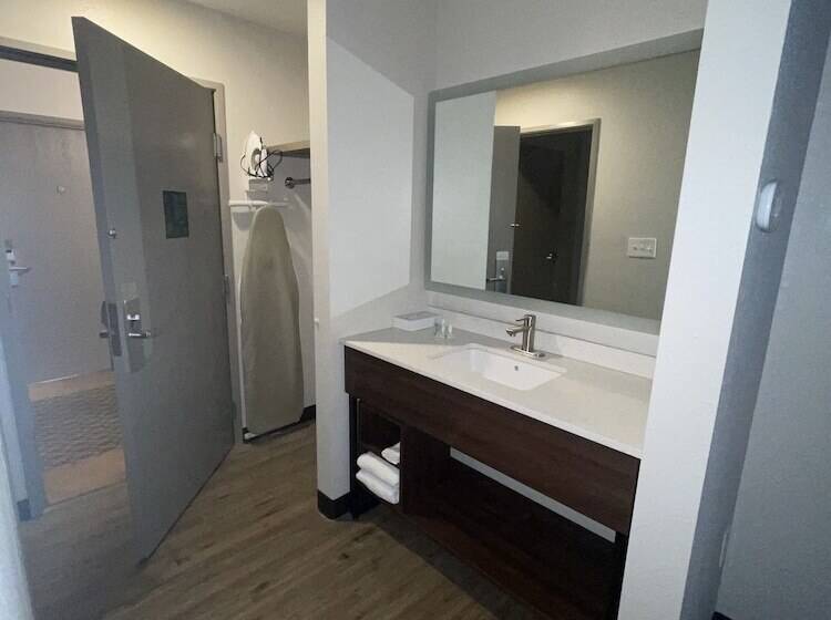 סוויטה, Clarion Pointe Dillard Near Blue Ridge Mountains