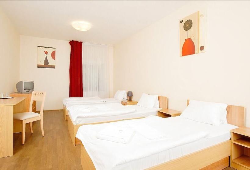 اتاق استاندارد سه نفره, Stary Pivovar