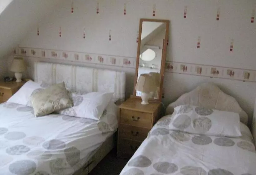اتاق خانوادگی با سرویس بهداشتی مشترک, Kilkerran Guest House