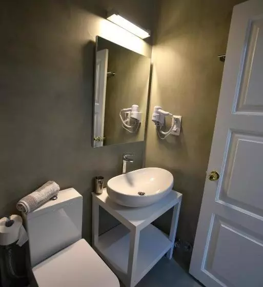 استودیوی لوکس, Olive Press Hotel & Apartments