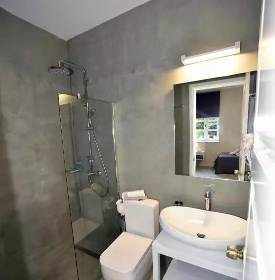 استودیوی لوکس, Olive Press Hotel & Apartments