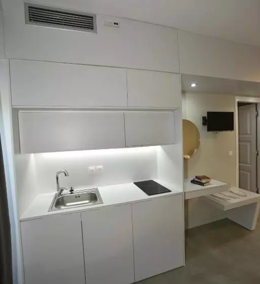 استودیوی لوکس, Olive Press Hotel & Apartments