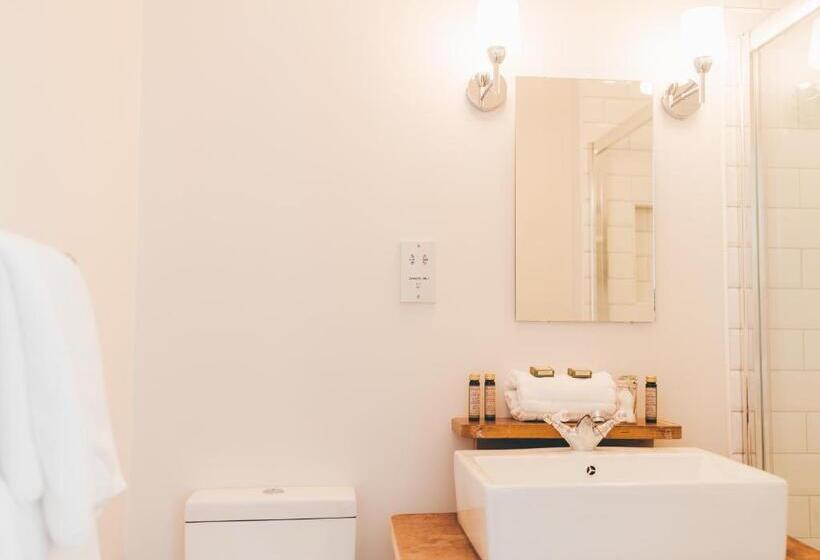 חדר דחוקס עם מיטת קינג, Selkies Nqy