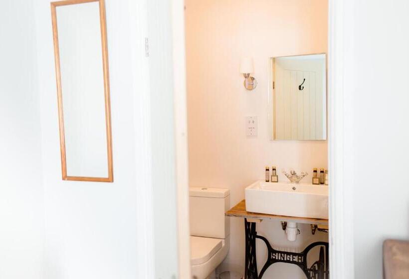 חדר דחוקס עם מיטת קינג, Selkies Nqy