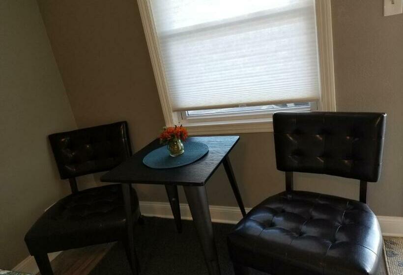 اتاق استاندارد, Gateway Inn