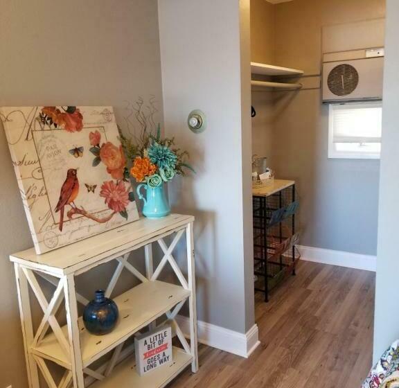 اتاق استاندارد, Gateway Inn