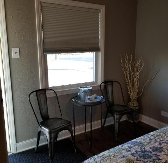 اتاق استاندارد, Gateway Inn