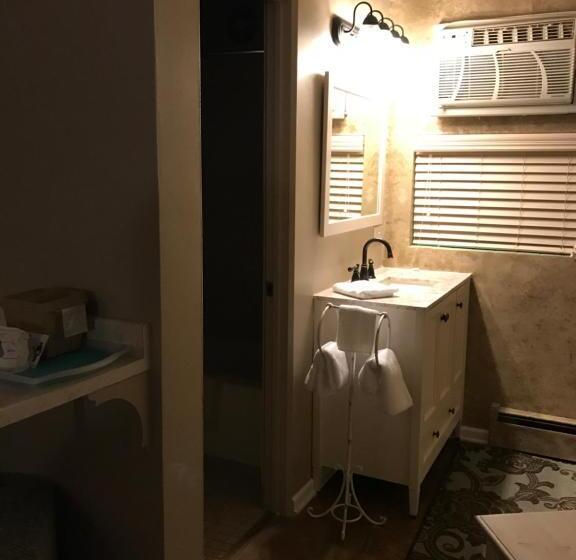 اتاق استاندارد, Gateway Inn