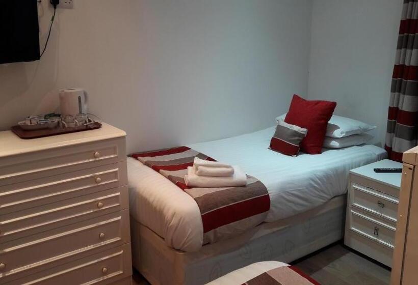 חדר סטנדרט לשלושה, Alexandra Guest House