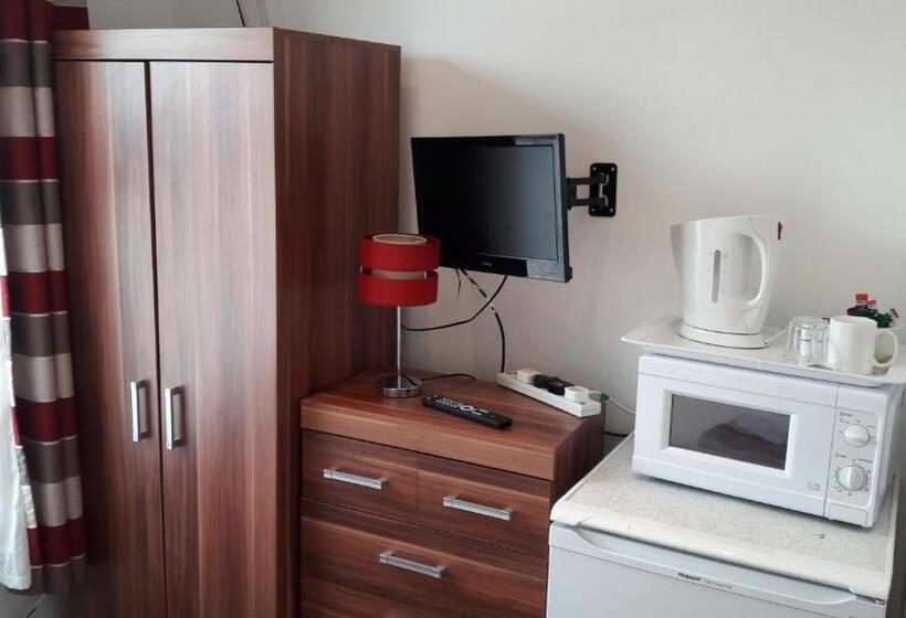 סוויטה משפחתית, Alexandra Guest House