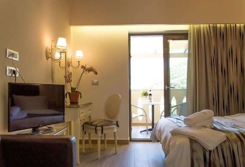 ジュニアスイート, Adams