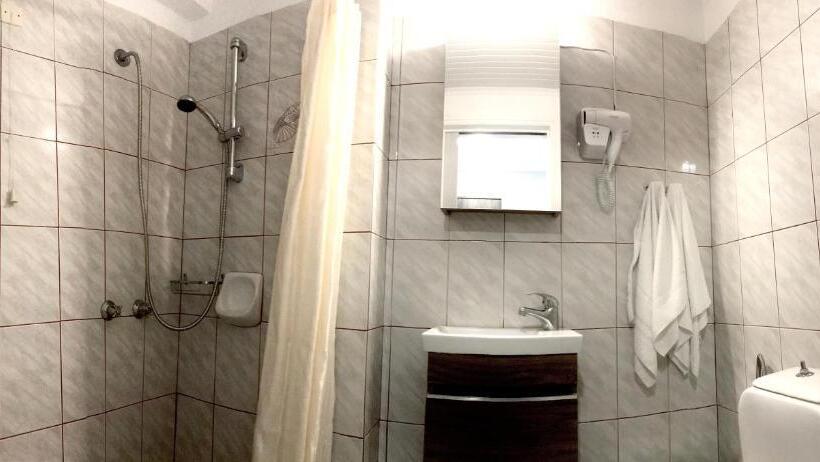 Deluxe Kamer, Anthousa