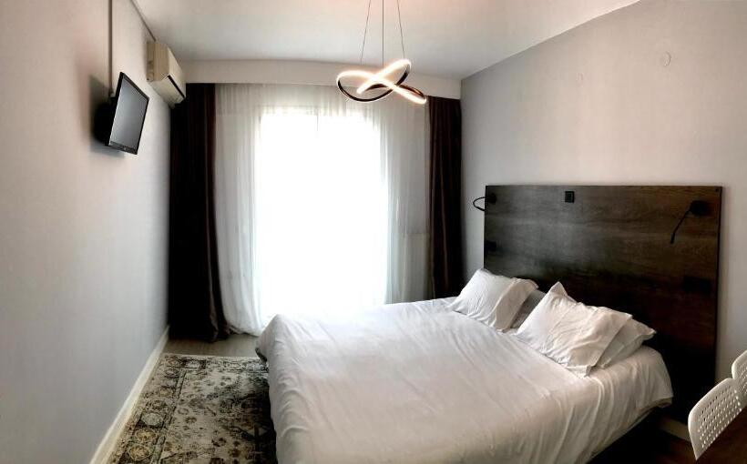 Deluxe Kamer, Anthousa