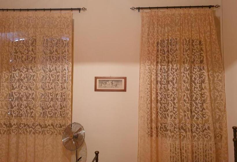 غرفة قياسية رباعية, Arhodico Simou Mansion