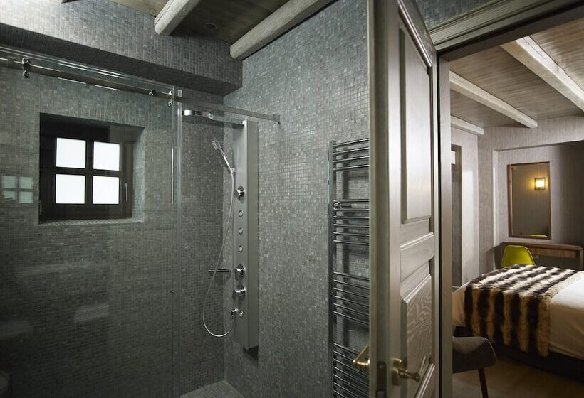 スーペリアールーム, Art Mainalon