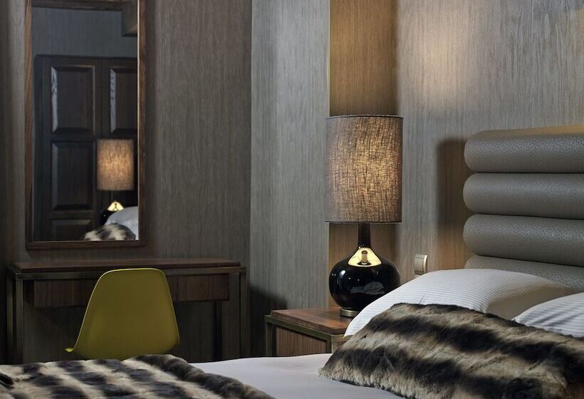 スタンダードルーム, Art Mainalon