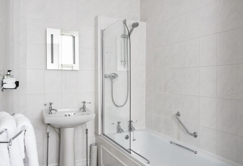 标准单人间, Grant Arms