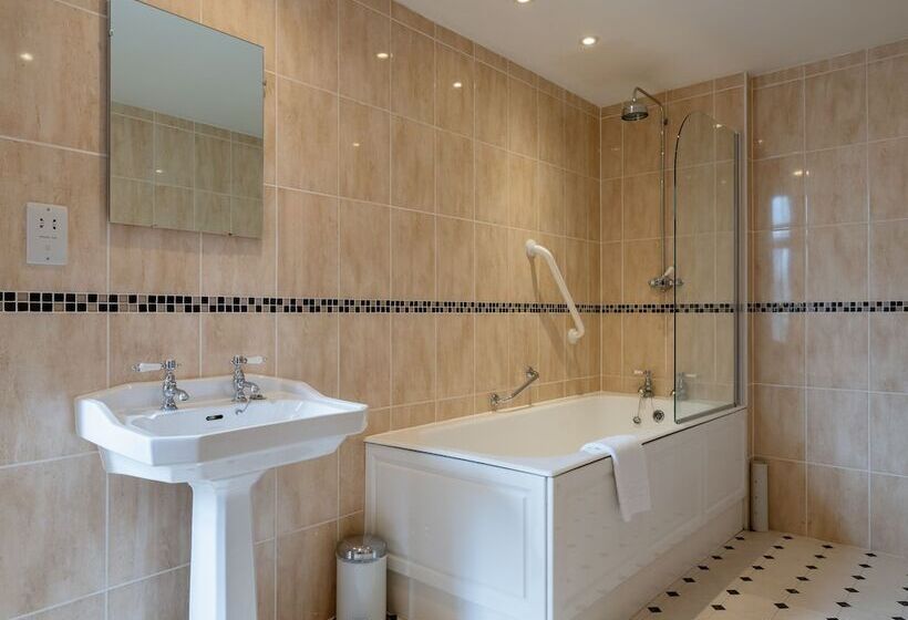 标准单人间, Grant Arms