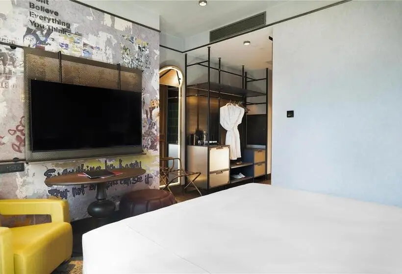 استودیو استاندارد با تخت کینگ, Hilton Nanjing Riverside