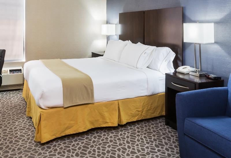 キングサイズベッドのスタンダードルーム, Holiday Inn Express Hotel & Suites Fort Collins, An Ihg
