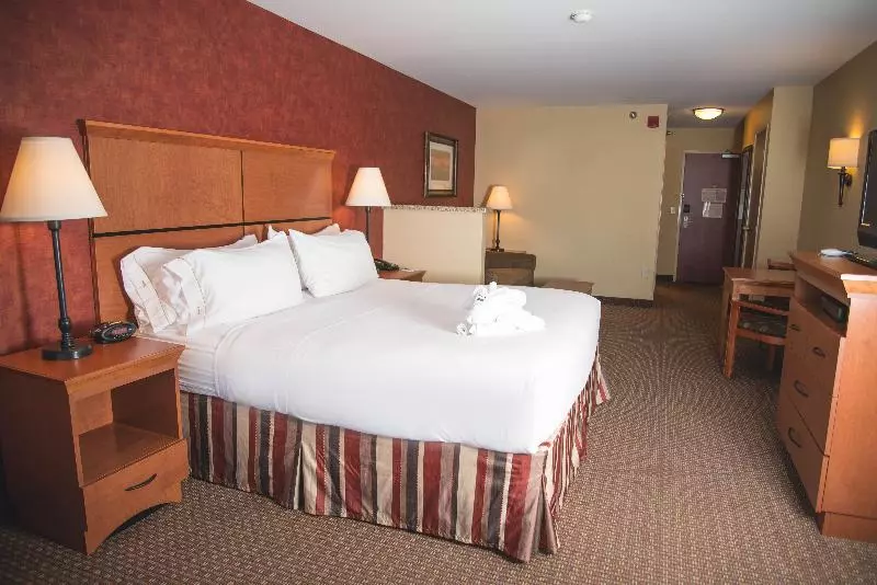 キングサイズベッドのスイートルーム, Holiday Inn Express Hotel & Suites Loveland, An Ihg