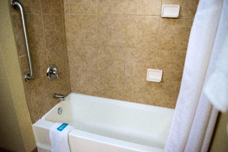 스탠다드 룸 킹사이즈 침대, Holiday Inn Express Devils Lake, An Ihg