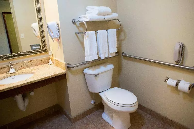 سوییت, Holiday Inn Express Devils Lake, An Ihg