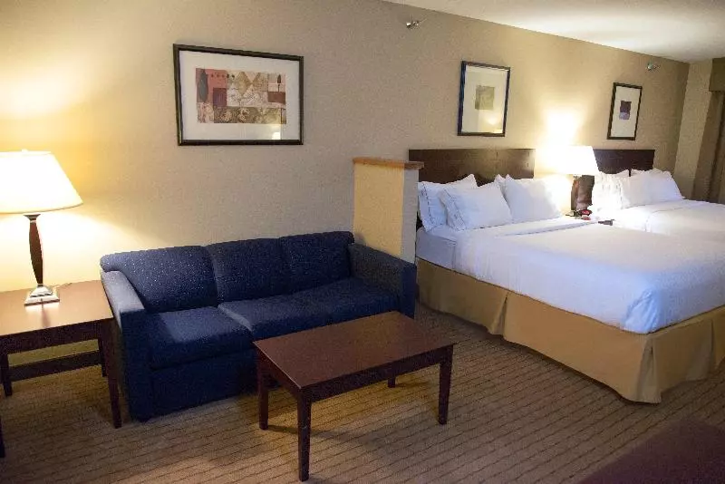 سوییت, Holiday Inn Express Devils Lake, An Ihg