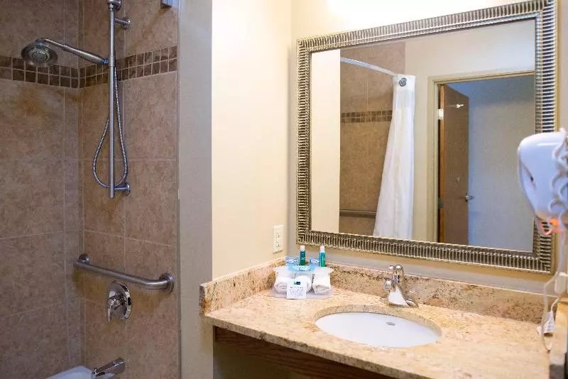 سوییت, Holiday Inn Express Devils Lake, An Ihg