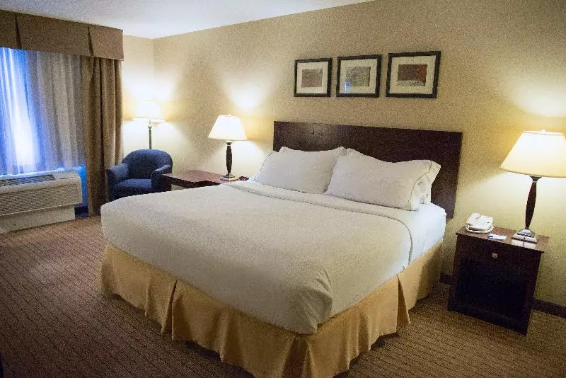 سوییت, Holiday Inn Express Devils Lake, An Ihg