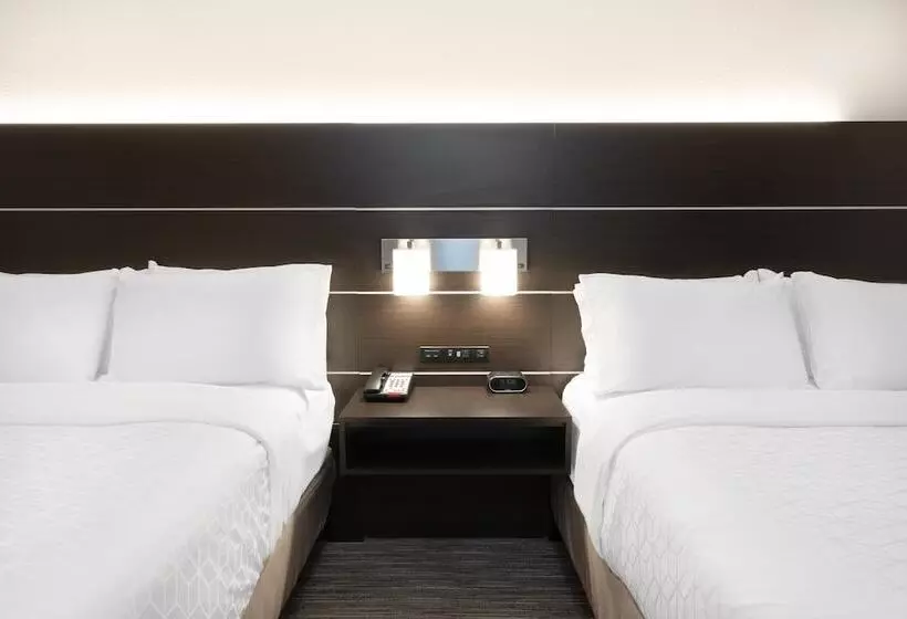 ２ダブルベッドのスタンダードルーム, Holiday Inn Express & Suites Trinidad, An Ihg