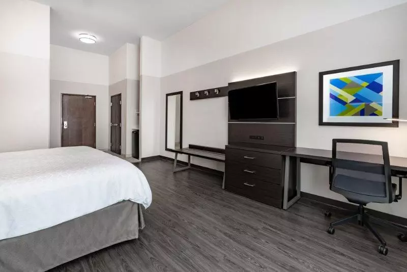 キングサイズベッドのスタンダードルーム, Holiday Inn Express & Suites Trinidad, An Ihg