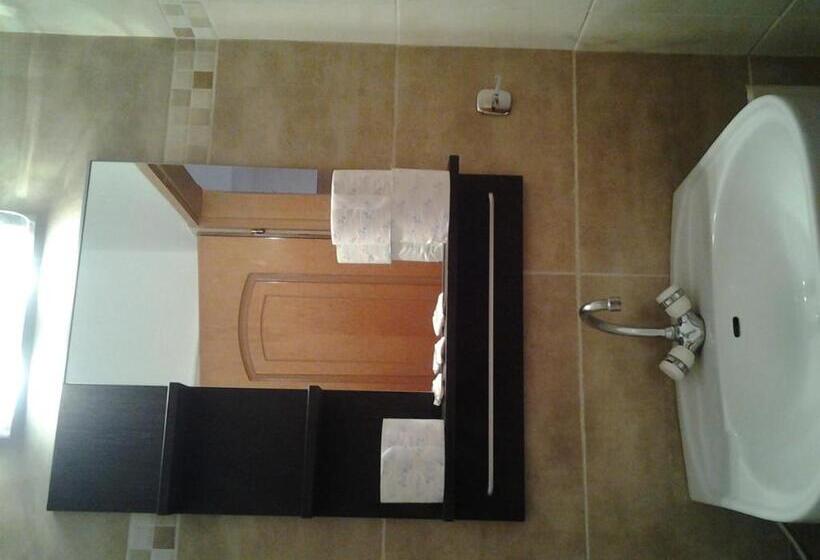 חדר סטנדרט לארבעה, Lidra