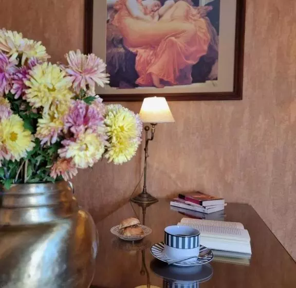 Superior Suite, Likoria