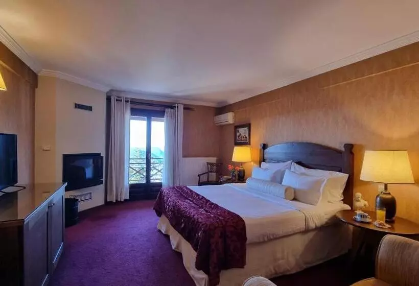 Executive Suite, Likoria