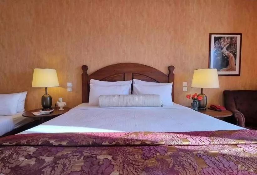 Deluxe Suite, Likoria