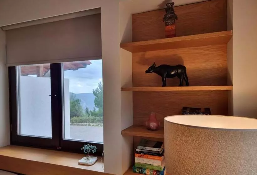 Suite with Balcony, Likoria
